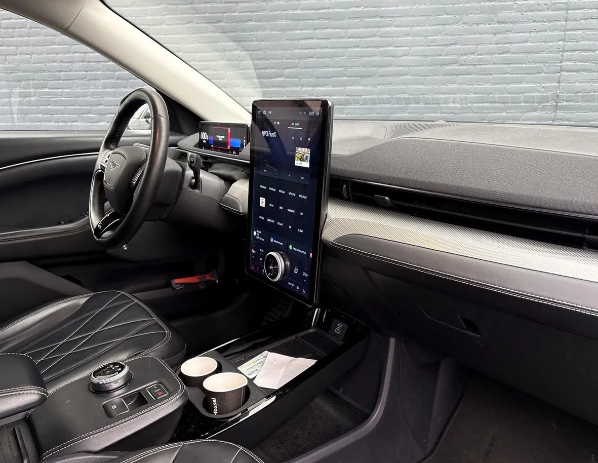 Ford Mustang Mach-E 76 КВ, Лизинг, Перфектна, снимка 13 - Автомобили и джипове - 53752271