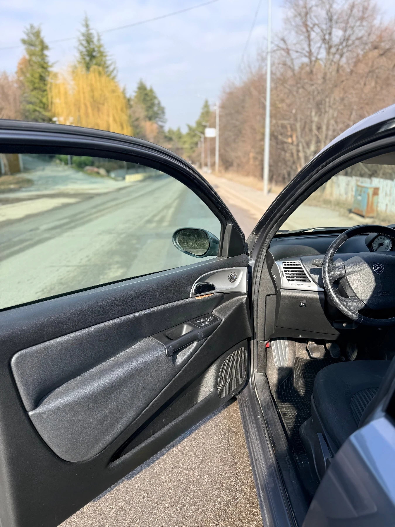 Lancia Ypsilon Lancia Ypsilon 1.4 бензин + фабрична газ, снимка 12 - Автомобили и джипове - 53871394