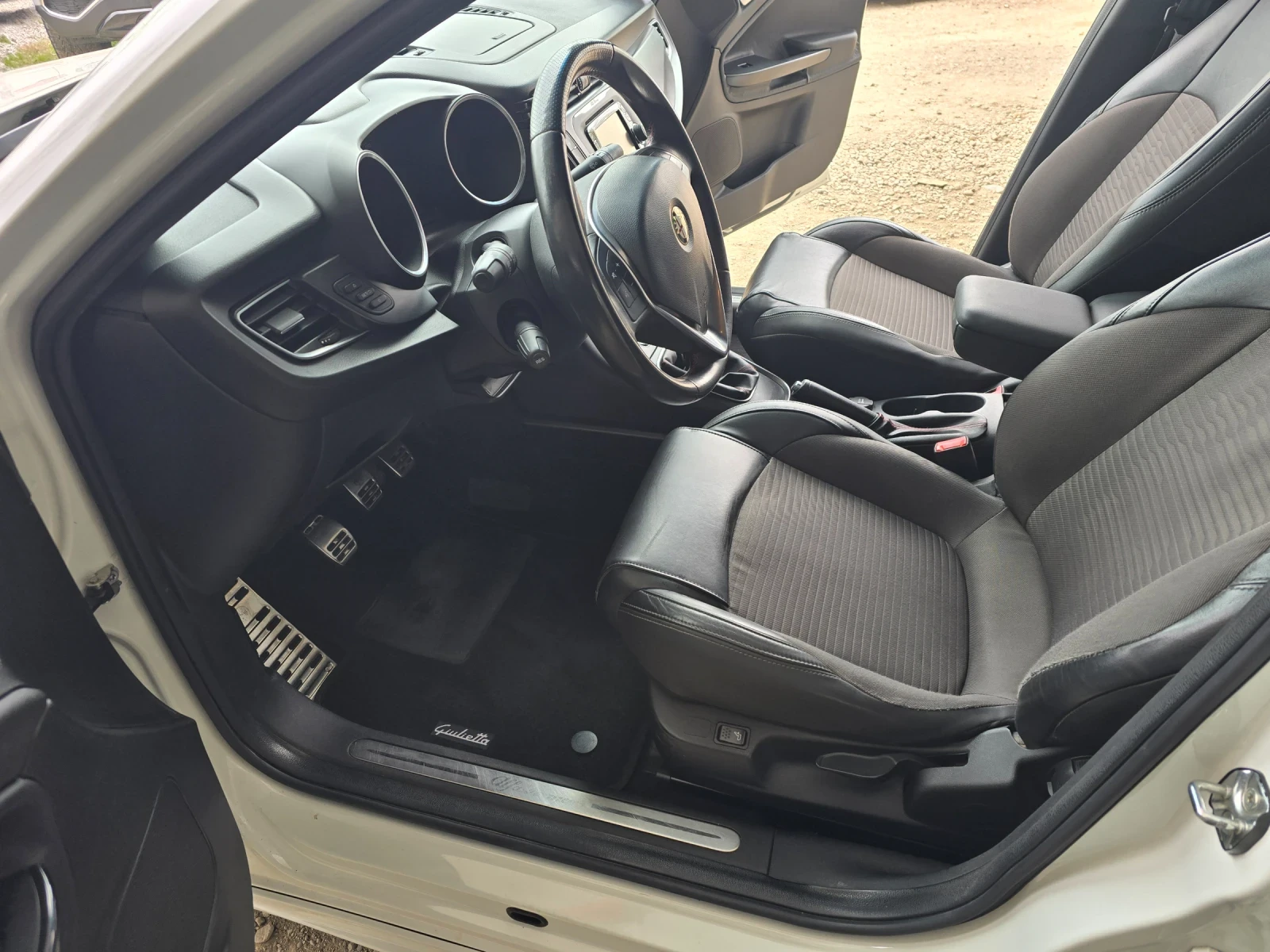 Alfa Romeo Giulietta 1.4 170kcFace- Мултимедия, снимка 8 - Автомобили и джипове - 54206865