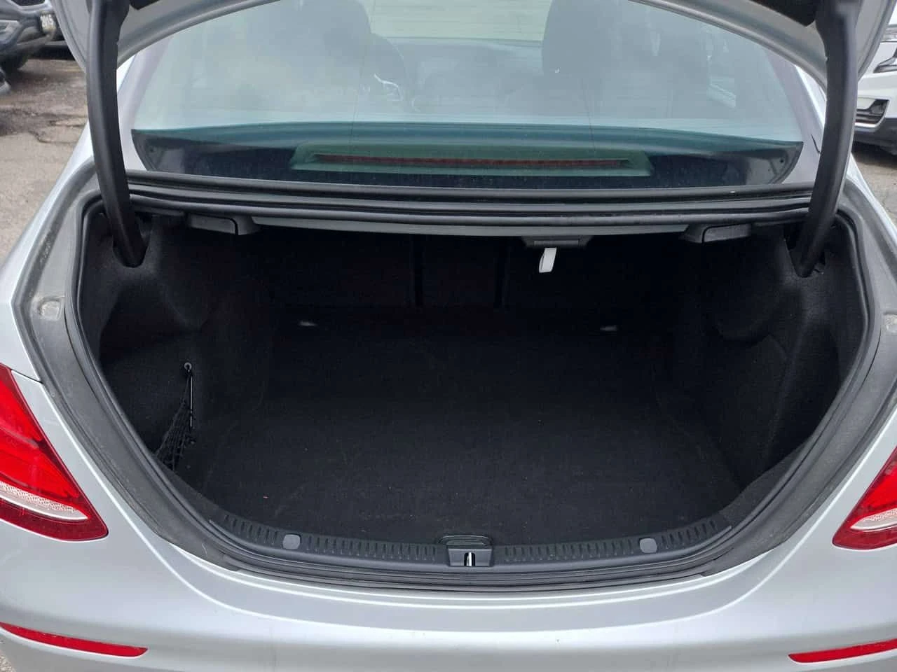 Mercedes-Benz E 300 4MATIC/BURMESTER/ПАНОРАМА/ПОДГРЕВИ, снимка 16 - Автомобили и джипове - 54492568