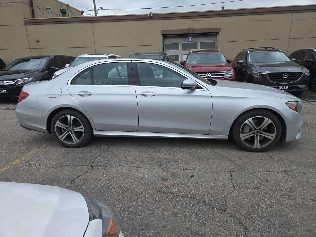 Mercedes-Benz E 300 4MATIC/BURMESTER/ПАНОРАМА/ПОДГРЕВИ, снимка 4 - Автомобили и джипове - 54492568