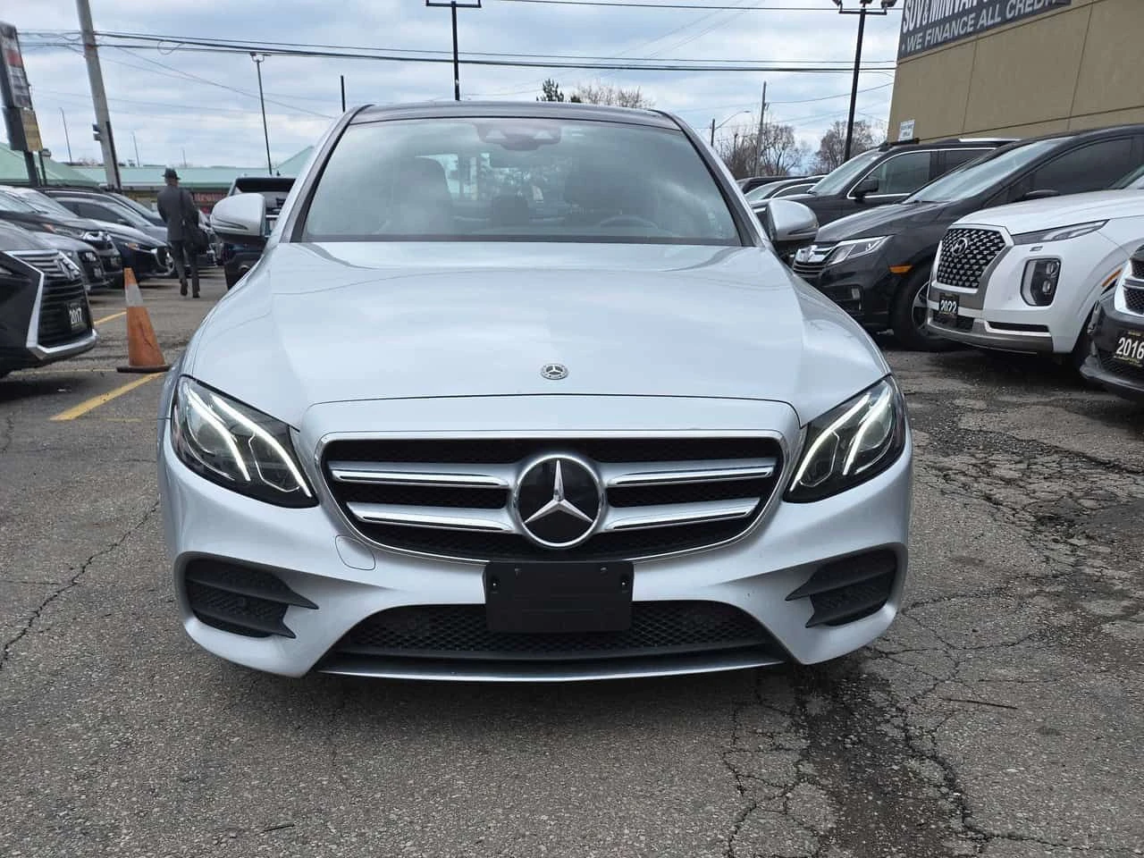 Mercedes-Benz E 300 4MATIC/BURMESTER/ПАНОРАМА/ПОДГРЕВИ, снимка 2 - Автомобили и джипове - 54492568