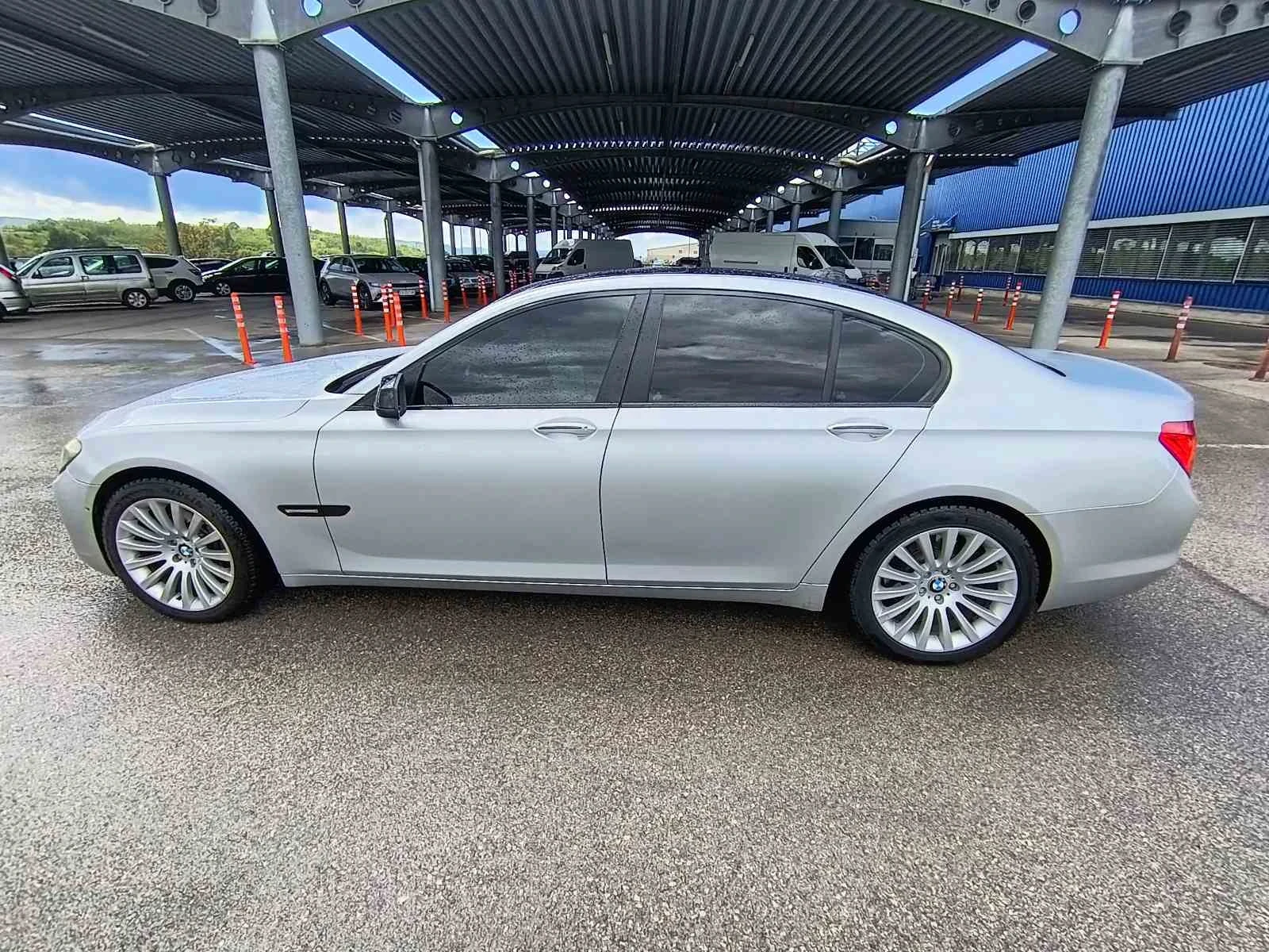 BMW 730 3.0D 245k.c., снимка 4 - Автомобили и джипове - 54492809
