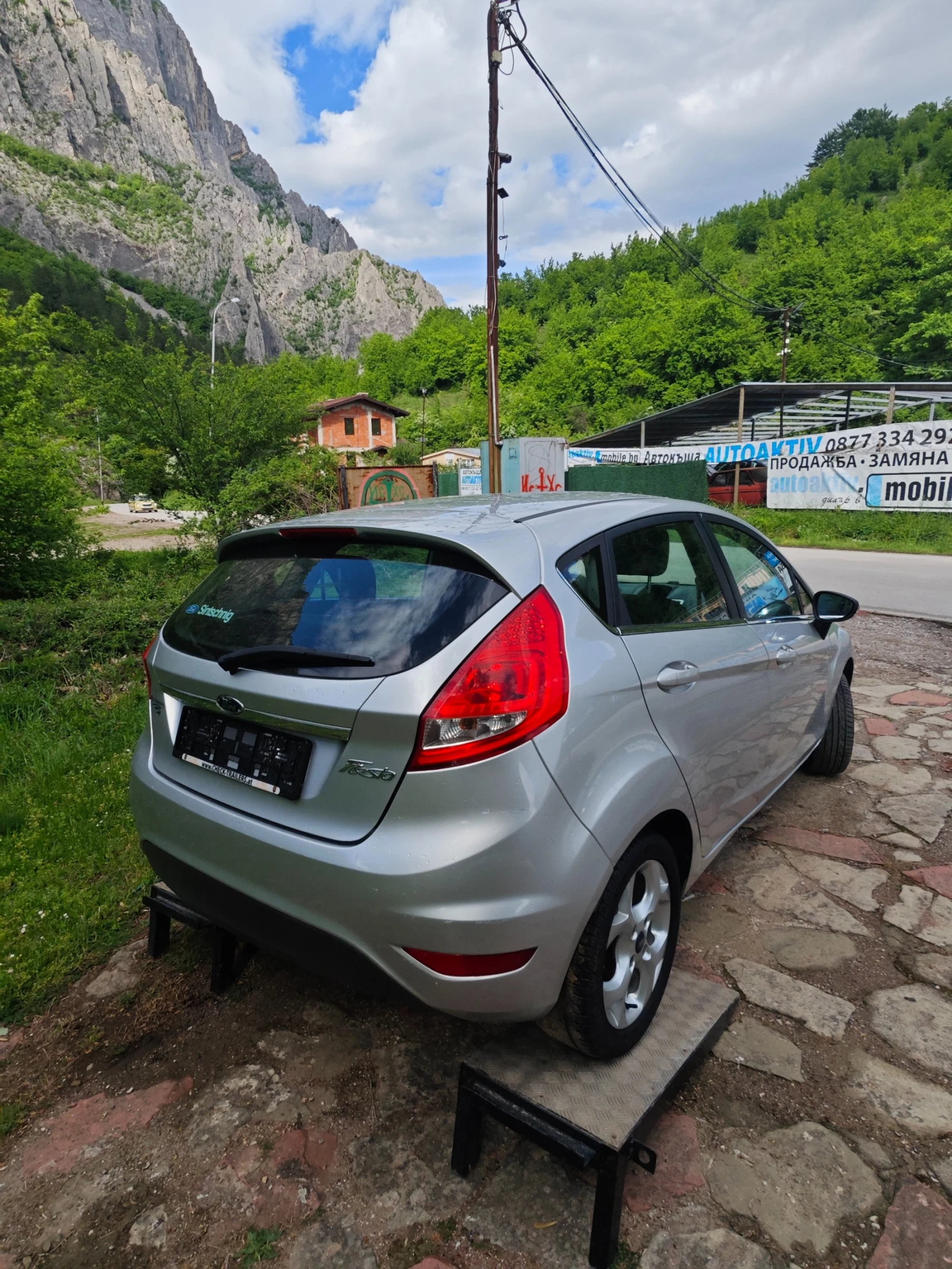 Ford Fiesta 1.3I НОВ ВНОС, снимка 5 - Автомобили и джипове - 54602739
