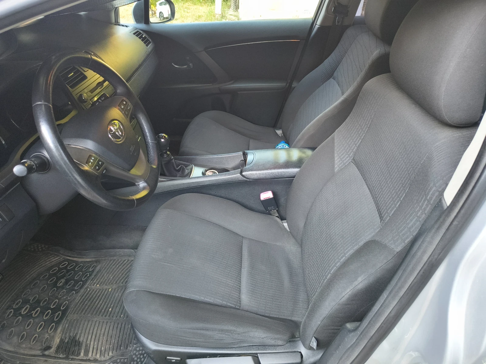 Toyota Avensis 2.0, снимка 11 - Автомобили и джипове - 55079253