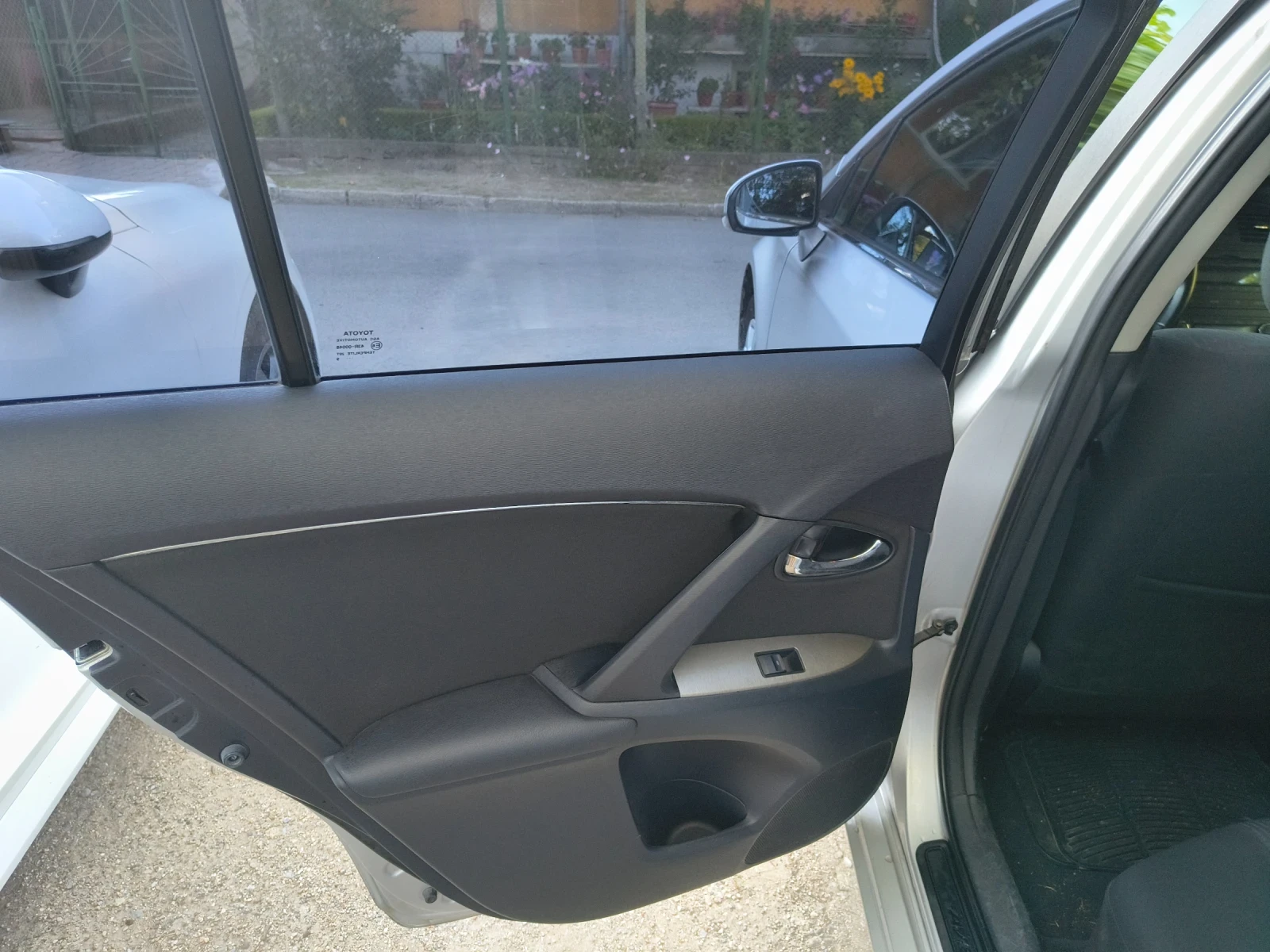 Toyota Avensis 2.0, снимка 10 - Автомобили и джипове - 55079253