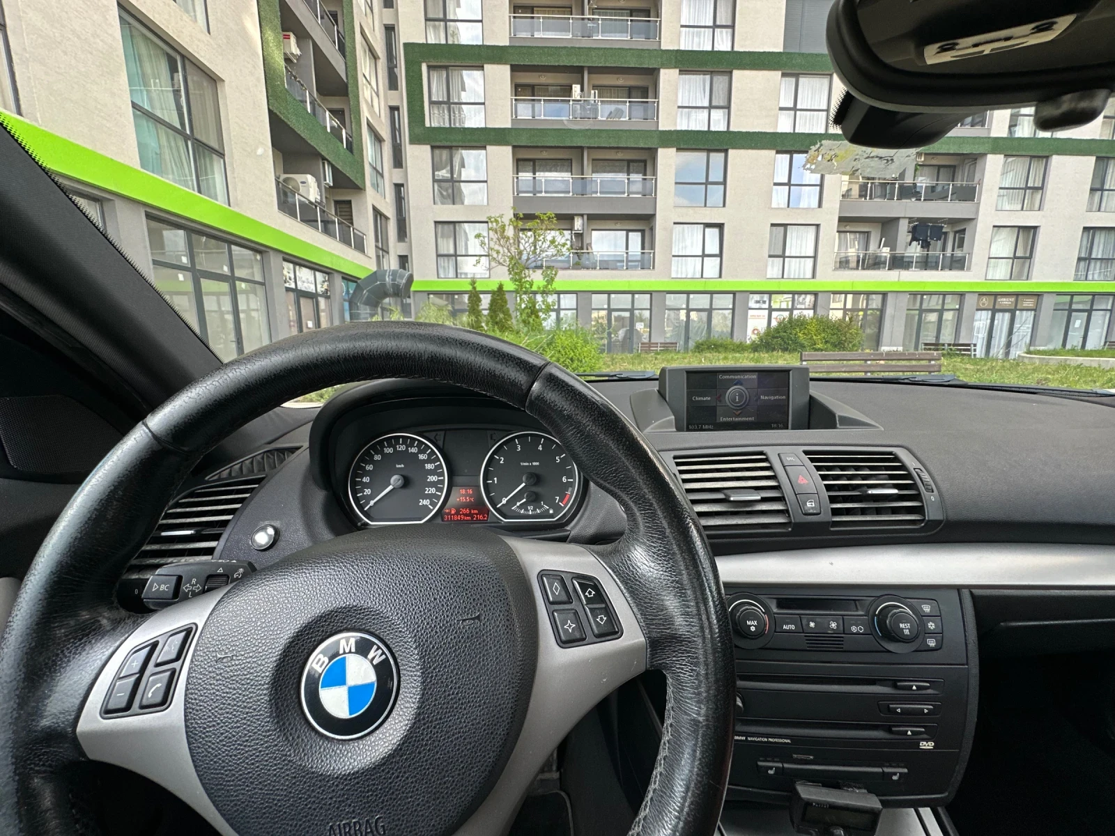 BMW 120, снимка 9 - Автомобили и джипове - 55312084