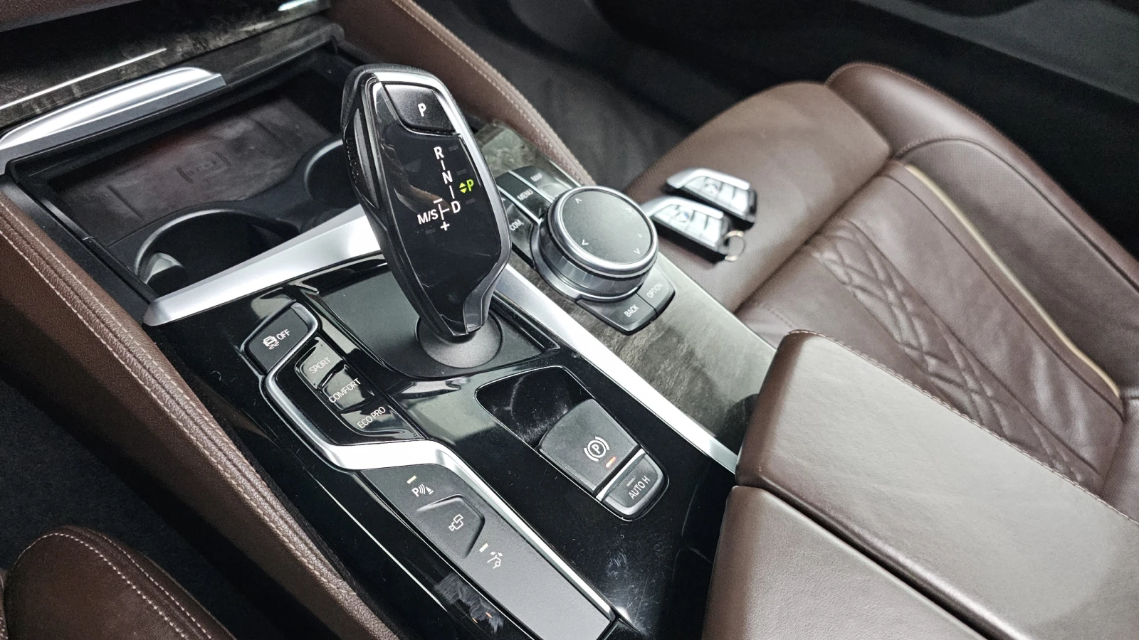BMW 6 GT 630d* HUD* ЕЛ. БАГАЖНИК* 360* BLIND SPOT* КРАЙНА Ц, снимка 9 - Автомобили и джипове - 55435624