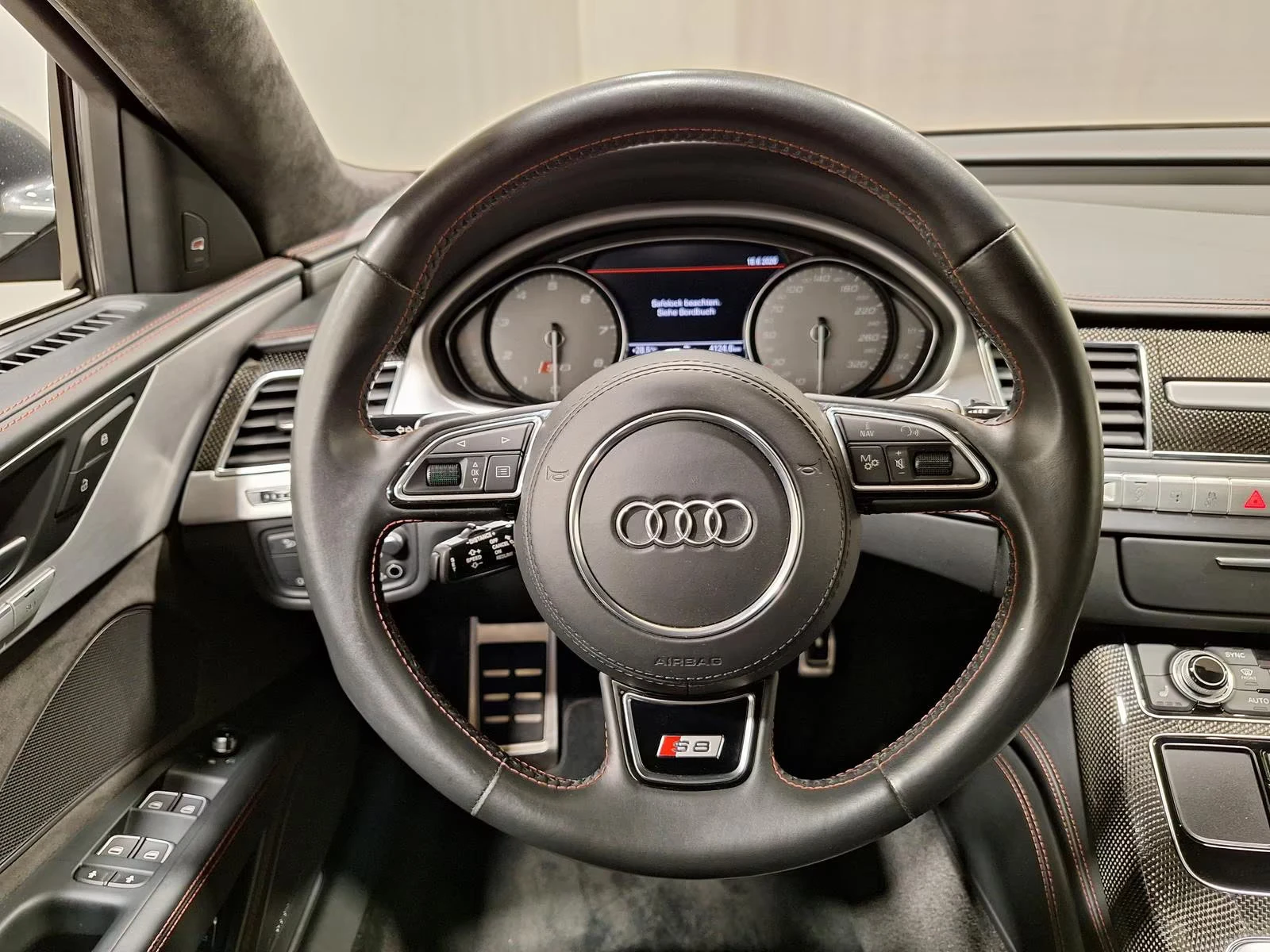 Audi S8 PLUS/605HP/QUTTRO/KERAMIK/CAM/HUD/701z, снимка 11 - Автомобили и джипове - 55486909