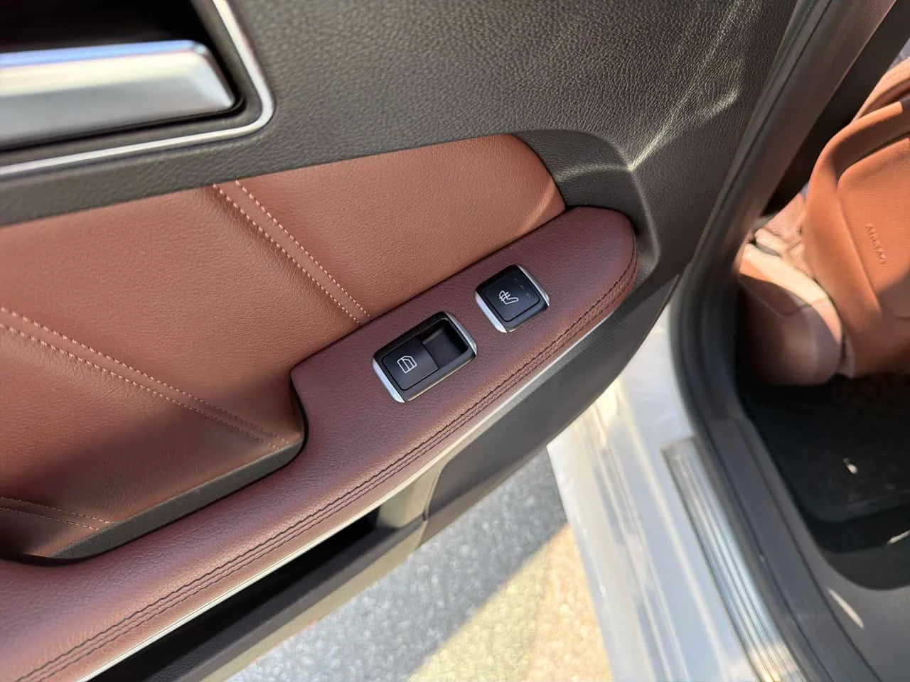 Mercedes-Benz E 400 4MATIC * ПАНОРАМА * CARFAX * 44К КМ * , снимка 13 - Автомобили и джипове - 55615583
