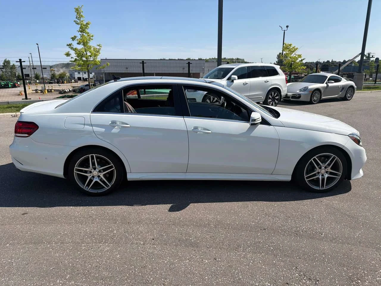 Mercedes-Benz E 400 4MATIC * ПАНОРАМА * CARFAX * 44К КМ * , снимка 4 - Автомобили и джипове - 55615583