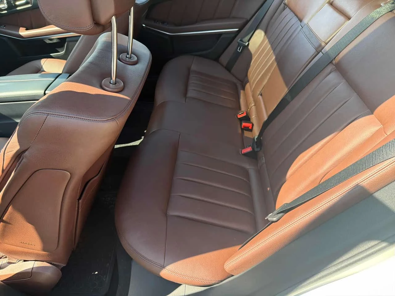 Mercedes-Benz E 400 4MATIC * ПАНОРАМА * CARFAX * 44К КМ * , снимка 12 - Автомобили и джипове - 55615583
