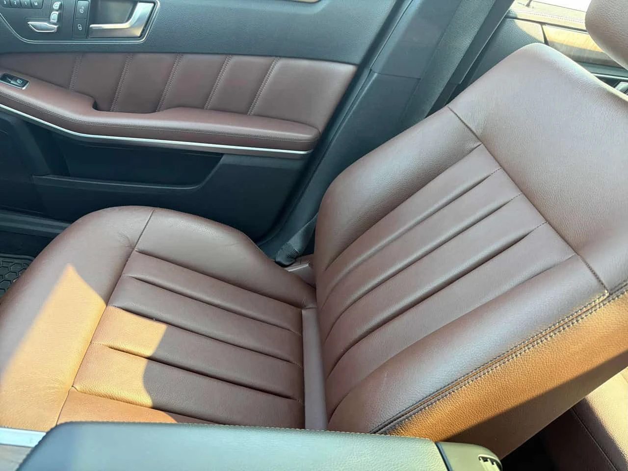 Mercedes-Benz E 400 4MATIC * ПАНОРАМА * CARFAX * 44К КМ * , снимка 11 - Автомобили и джипове - 55615583