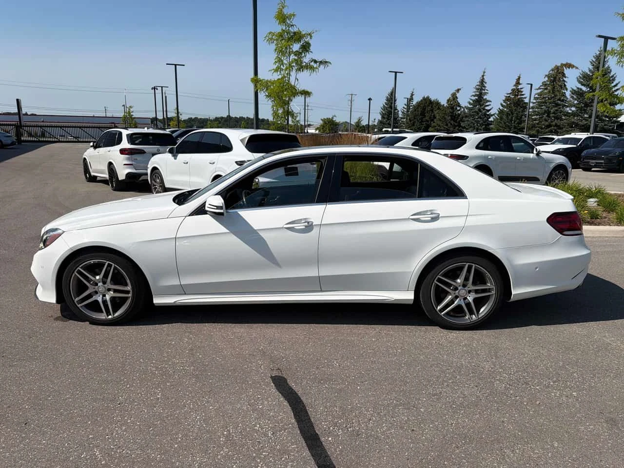 Mercedes-Benz E 400 4MATIC * ПАНОРАМА * CARFAX * 44К КМ * , снимка 3 - Автомобили и джипове - 55615583