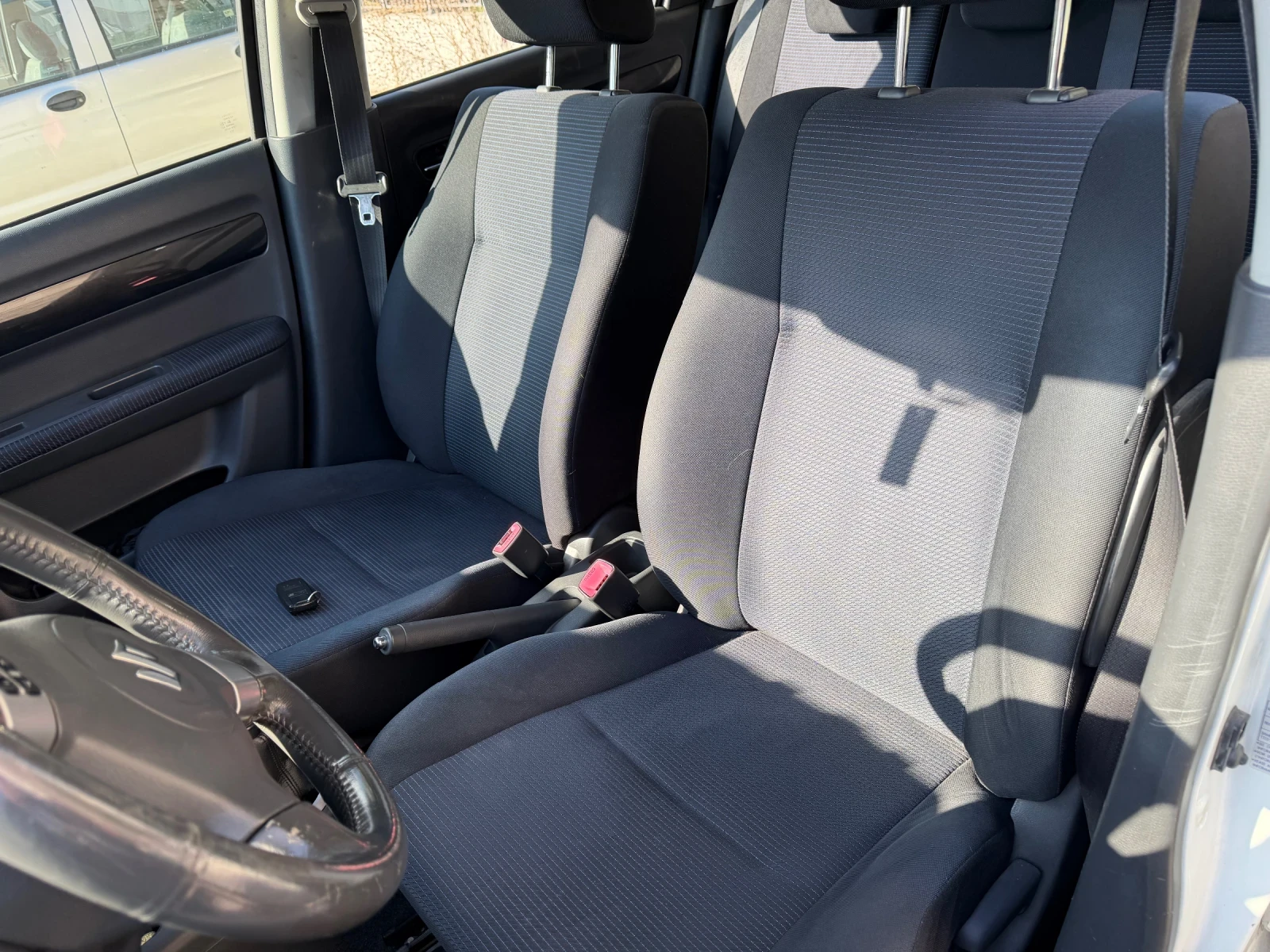 Suzuki Swift 1.3, снимка 8 - Автомобили и джипове - 56441050