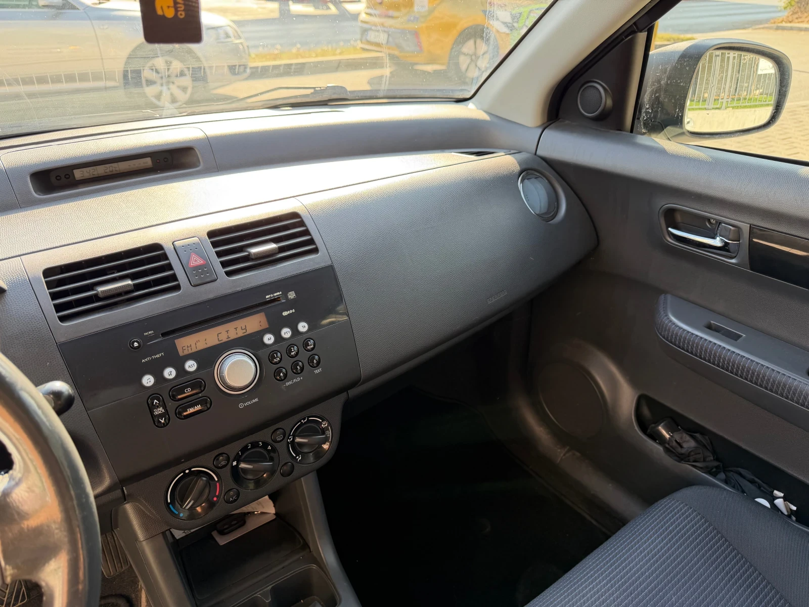 Suzuki Swift 1.3, снимка 10 - Автомобили и джипове - 56441050
