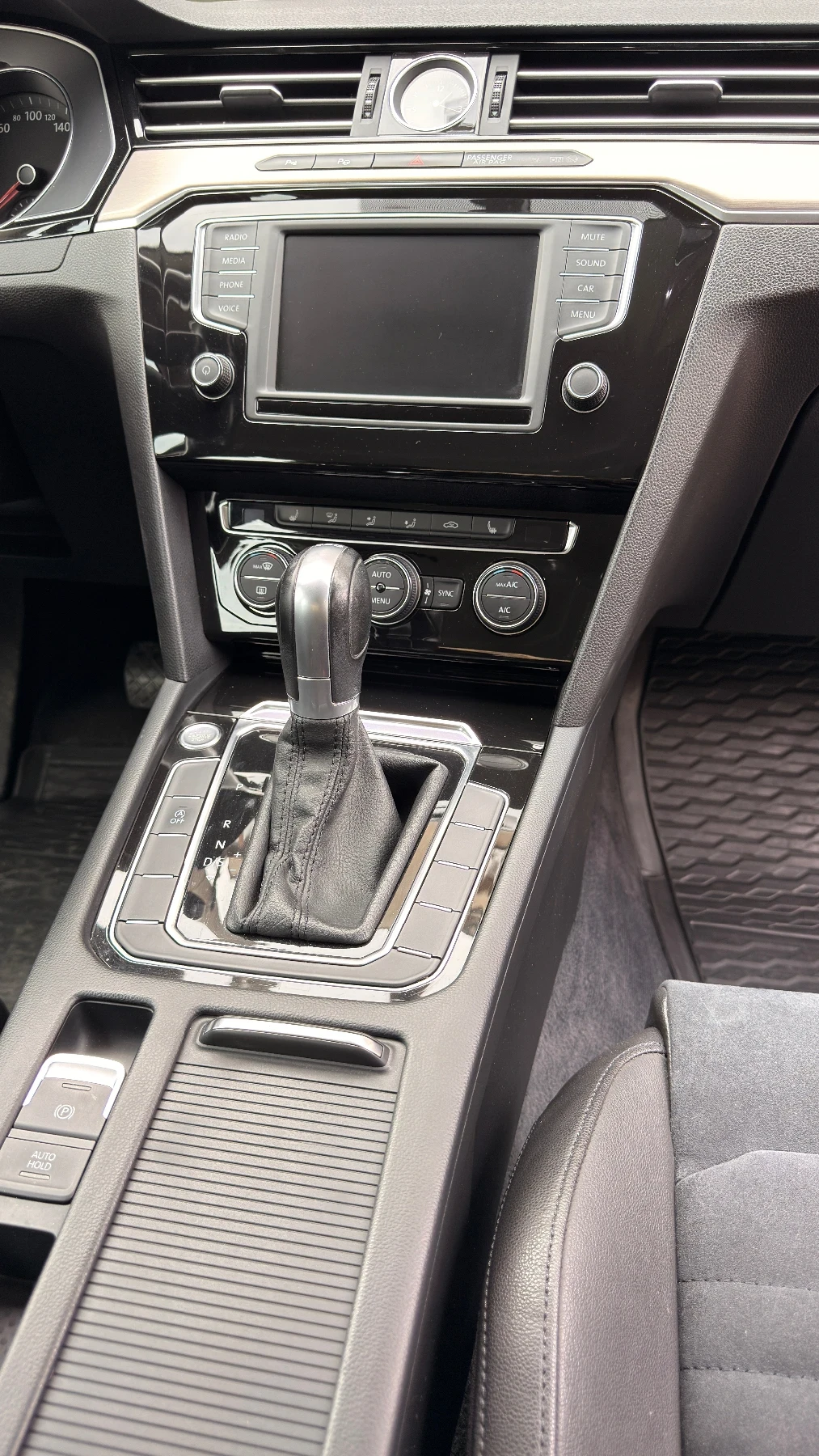 VW Passat B8, снимка 12 - Автомобили и джипове - 56612773