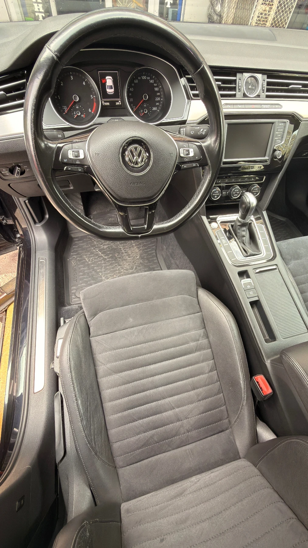 VW Passat B8, снимка 13 - Автомобили и джипове - 56612773