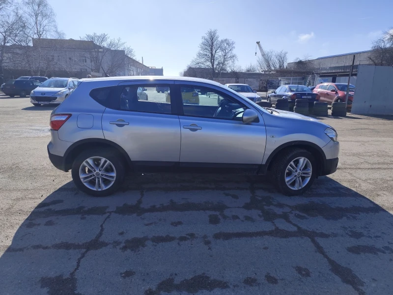 Nissan Qashqai 2.0 , снимка 3 - Автомобили и джипове - 48836611