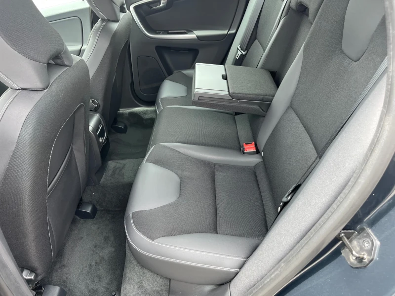 Volvo XC60 2.4D5-175k.c., снимка 12 - Автомобили и джипове - 50396733