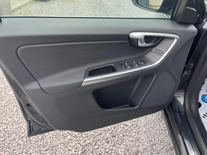 Volvo XC60 2.4D5-175k.c., снимка 8 - Автомобили и джипове - 50396733