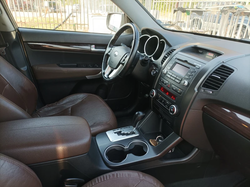 Kia Sorento 2.2 CRDI -4X4/AVTOMAT -ЛИЗИНГ , снимка 9 - Автомобили и джипове - 51023974