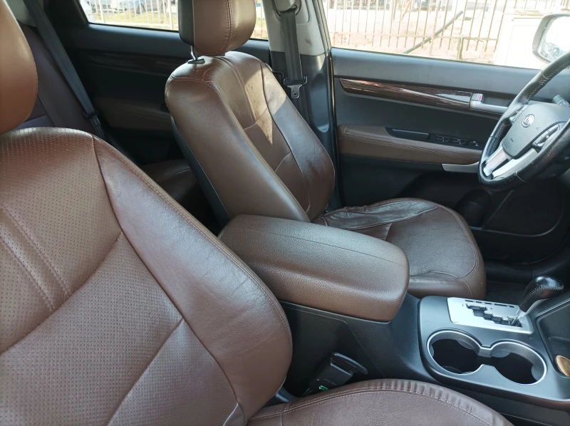 Kia Sorento 2.2 CRDI -4X4/AVTOMAT -ЛИЗИНГ , снимка 8 - Автомобили и джипове - 51023974