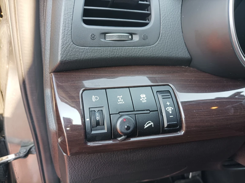 Kia Sorento 2.2 CRDI -4X4/AVTOMAT -ЛИЗИНГ , снимка 13 - Автомобили и джипове - 51023974