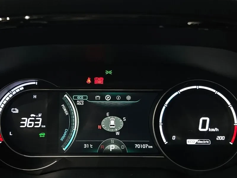 Kia Niro Plus Air, снимка 8 - Автомобили и джипове - 56286467
