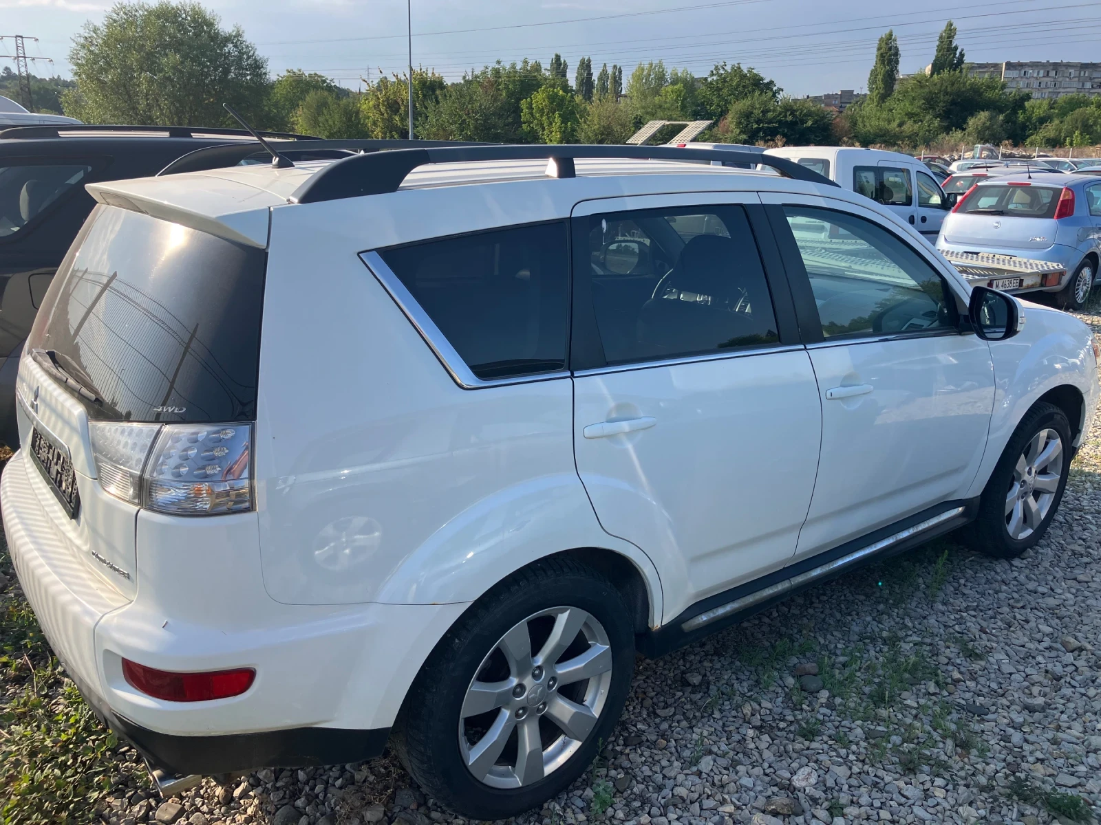Mitsubishi Outlander 2.2 D-ID 4X4 - изображение 5