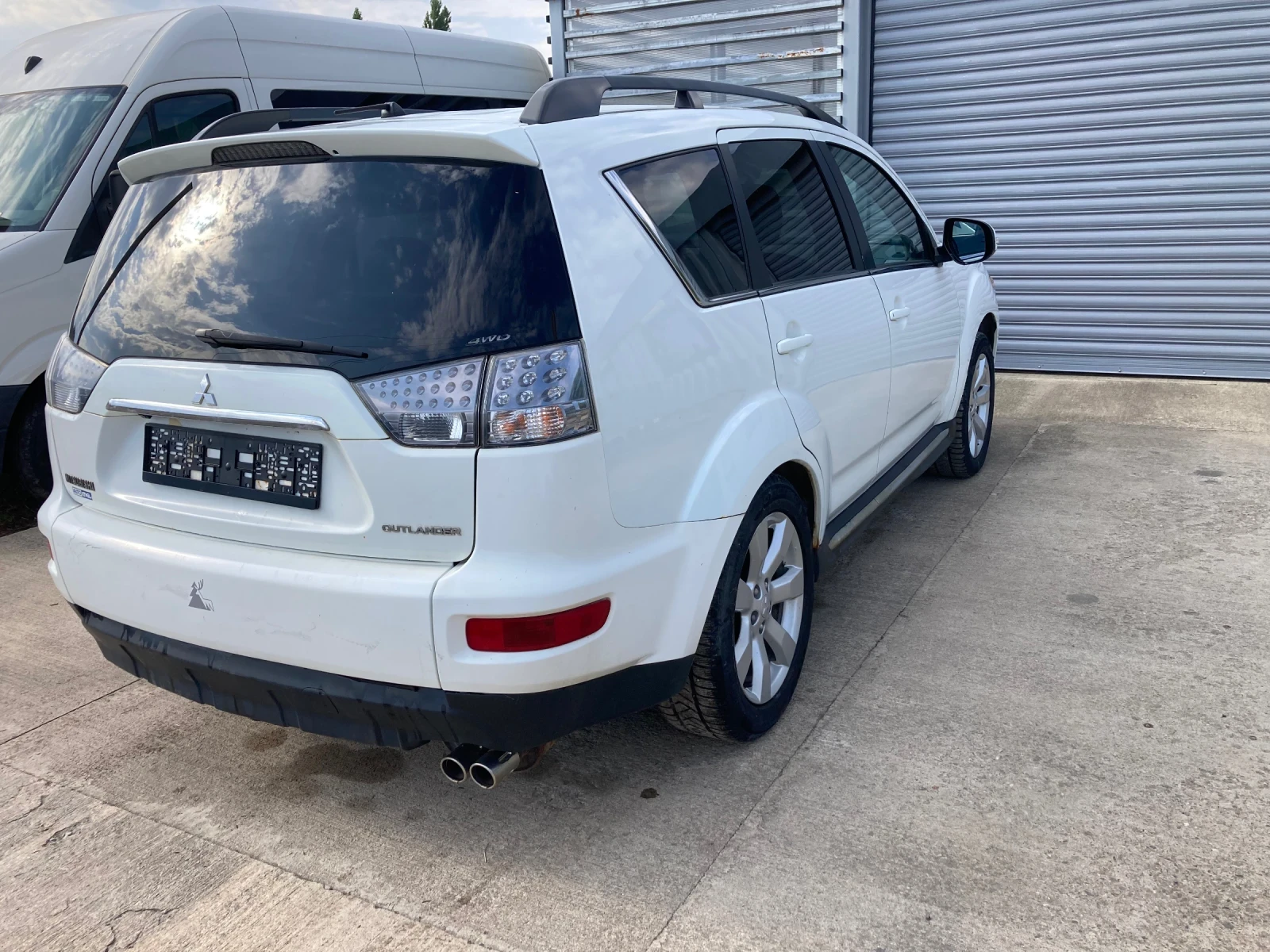 Mitsubishi Outlander 2.2 D-ID 4X4, снимка 8 - Автомобили и джипове - 49763882