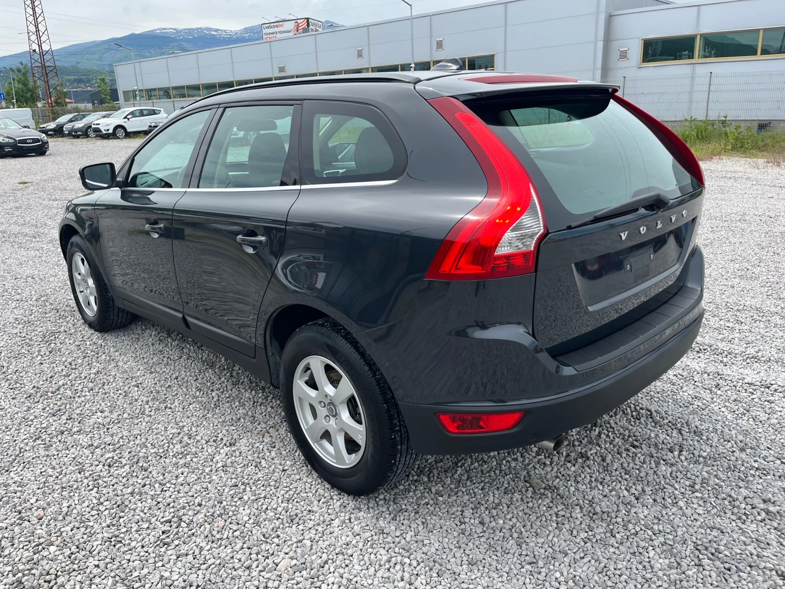 Volvo XC60 2.4D5-175k.c. - изображение 4