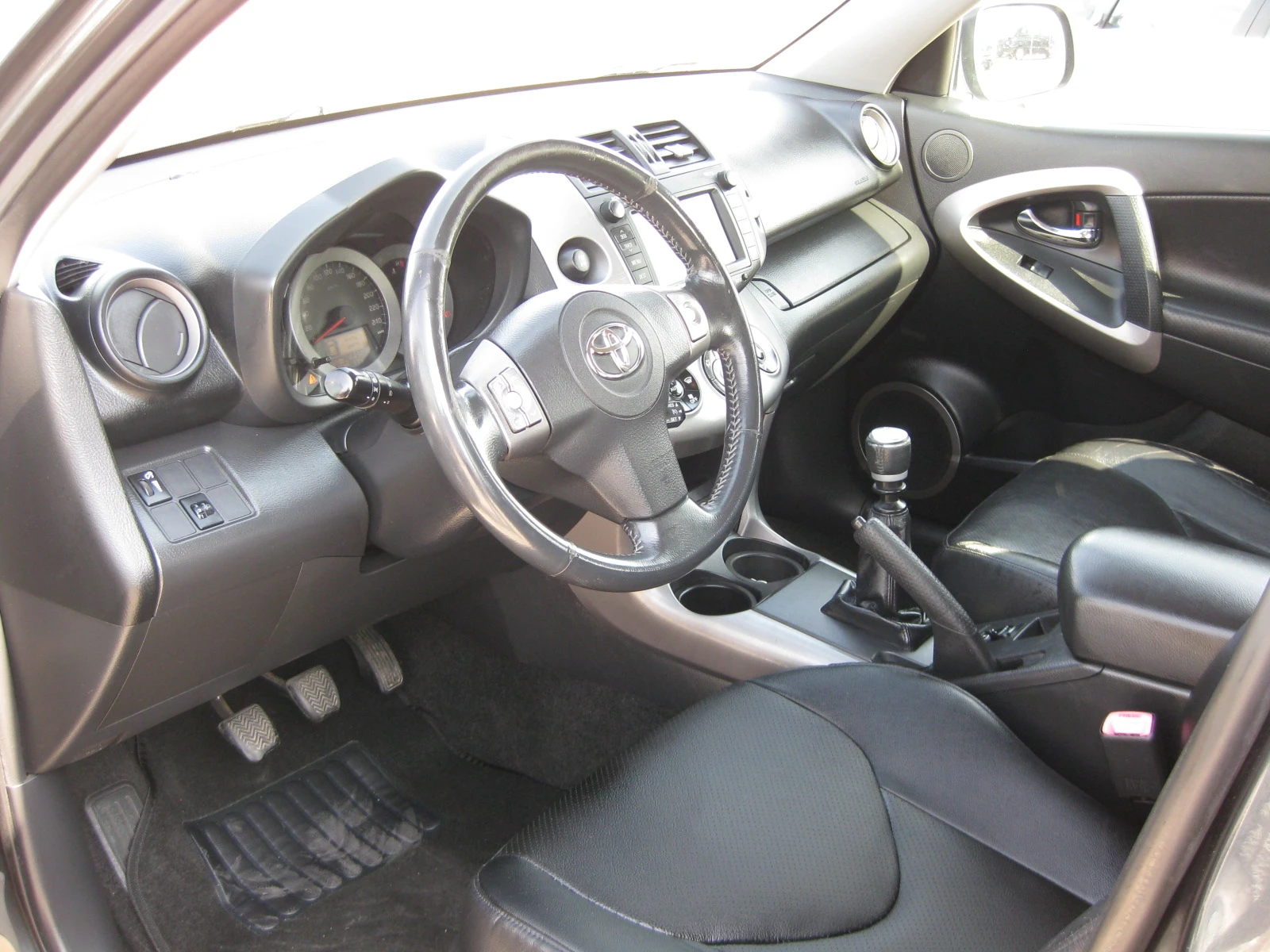 Toyota Rav4 D4D, снимка 9 - Автомобили и джипове - 53893055