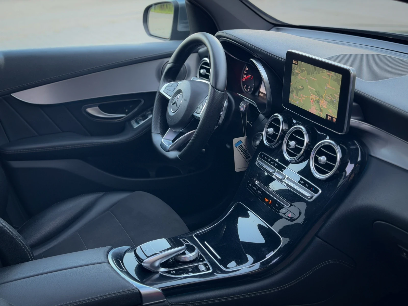 Mercedes-Benz GLC 250 Premium //AMG 4-Matic, снимка 13 - Автомобили и джипове - 54827545