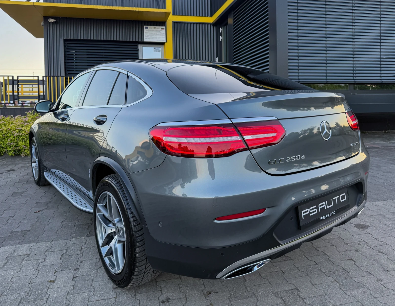 Mercedes-Benz GLC 250 Premium //AMG 4-Matic, снимка 4 - Автомобили и джипове - 54827545