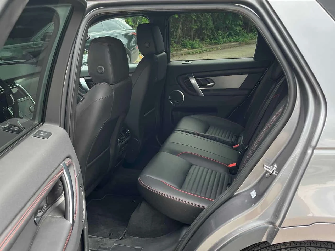 Land Rover Discovery Sport * R Dynamic SE * CARFAX * ЦЕНА ДО БГ, снимка 10 - Автомобили и джипове - 54983558