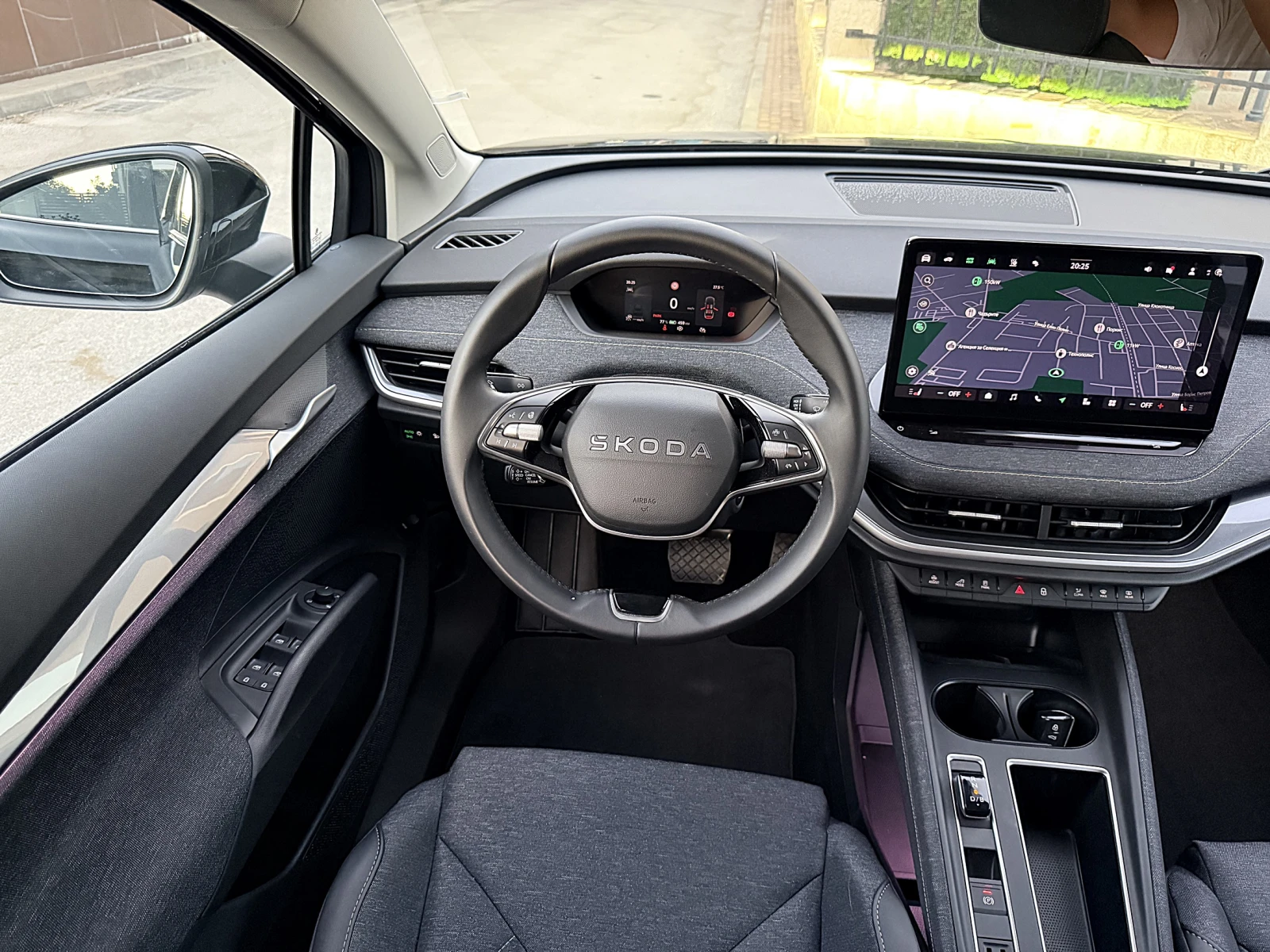 Skoda Elroq 85 НАЛИЧЕН - Matrix DIST Winter Pack+ Keyless, снимка 13 - Автомобили и джипове - 55684364