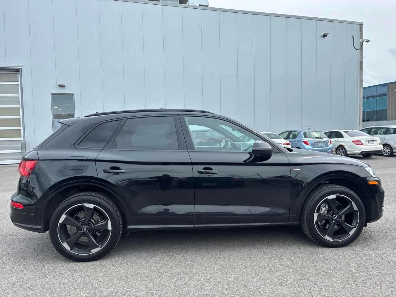 Audi Q5 QUATTRO * ГЛАВНО ПРЕДСТАВИТЕЛСТВО НА MERCEDES* , снимка 4 - Автомобили и джипове - 55743743