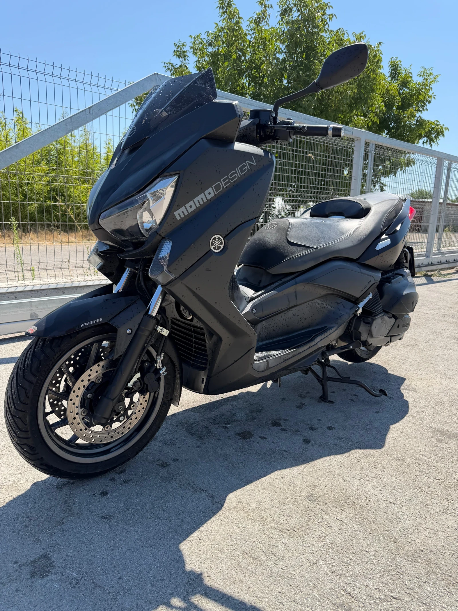 Yamaha X-max MOMO DESIGN