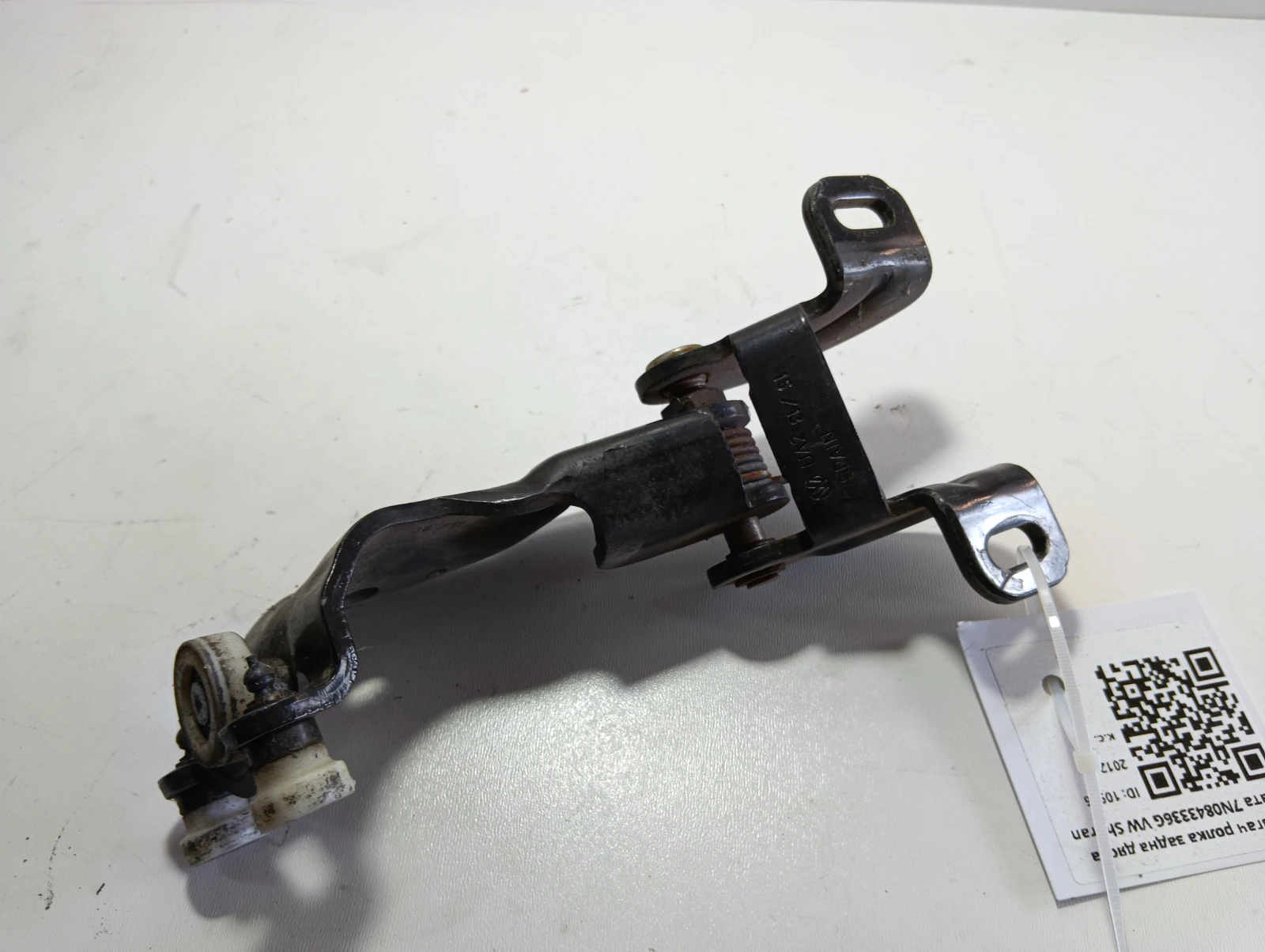плъзгач ролка задна дясна врата 7N0843336G VW Sharan