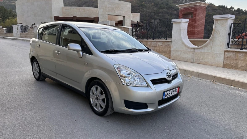 Toyota Corolla verso 2.2 D-4D 136кс, Facelift, 7места , снимка 3 - Автомобили и джипове - 47870199