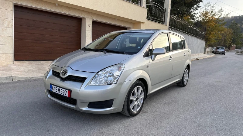 Toyota Corolla verso 2.2 D-4D 136кс, Facelift, 7места , снимка 1 - Автомобили и джипове - 47870199