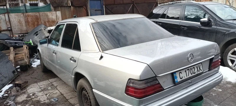 Mercedes-Benz E 200, снимка 2 - Автомобили и джипове - 48917737