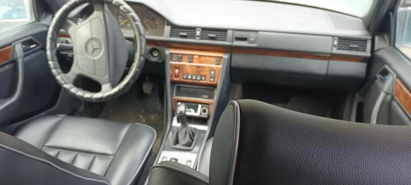 Mercedes-Benz E 200, снимка 4 - Автомобили и джипове - 48917737