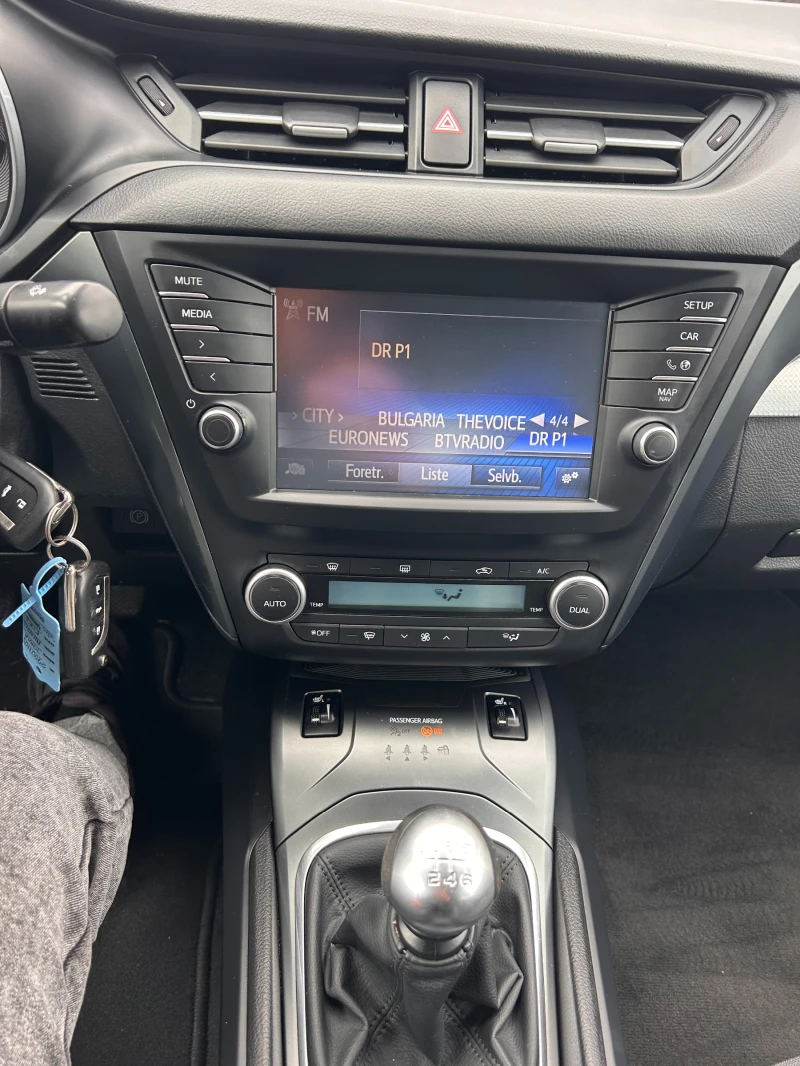 Toyota Avensis 1.6D-4D NAVI/KAMERA EURO 6, снимка 12 - Автомобили и джипове - 51882598