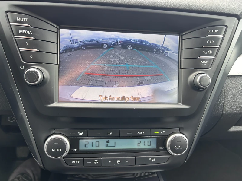 Toyota Avensis 1.6D-4D NAVI/KAMERA EURO 6, снимка 13 - Автомобили и джипове - 51882598