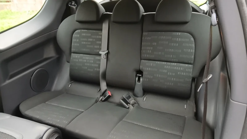 Mitsubishi Colt 1.3, снимка 11 - Автомобили и джипове - 52877639