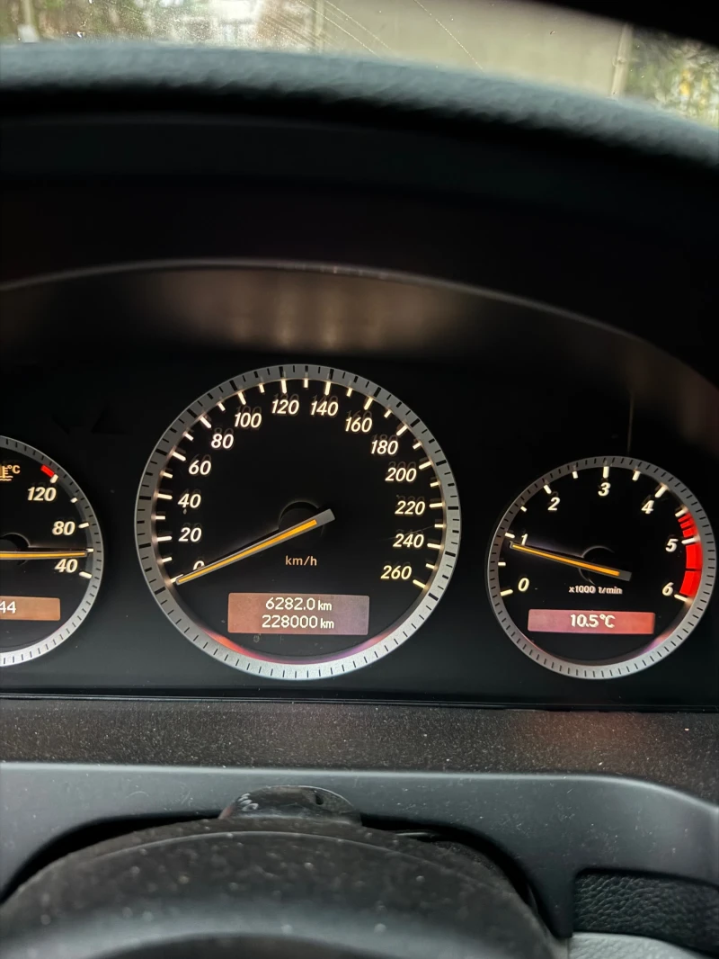 Mercedes-Benz C 220, снимка 10 - Автомобили и джипове - 53006033