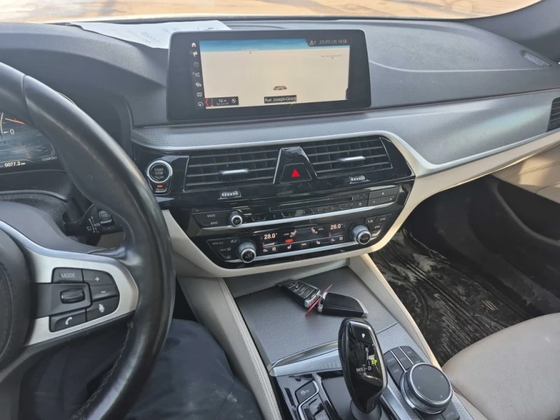 BMW 530 * xDrive * CARFAX * ДВА КЛЮЧА* ПОГДРЕВ* , снимка 9 - Автомобили и джипове - 53472346