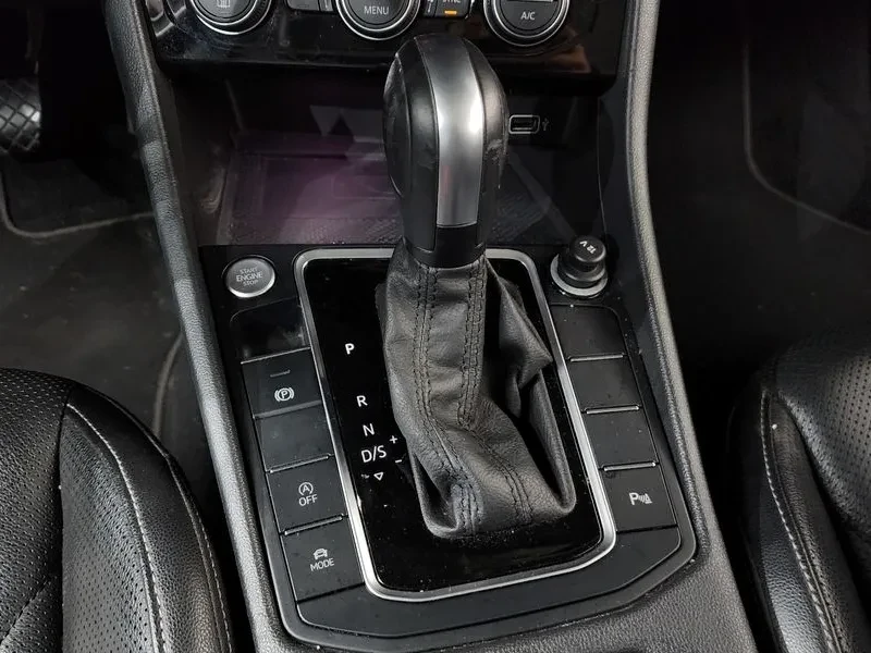 VW Jetta 1.4 TSI PREMIUM, снимка 9 - Автомобили и джипове - 54869114